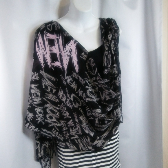 Robin Ruth Scarf With NY Chalk Grafitti - Picture 4 of 6